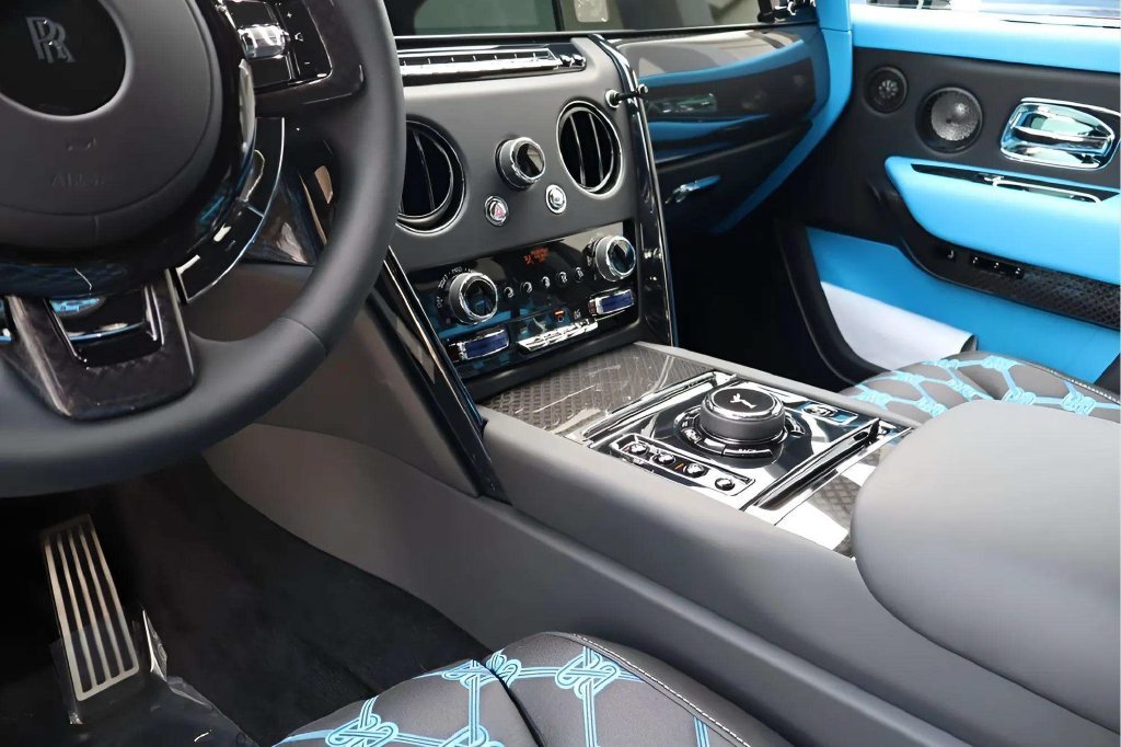 New 2027 Rolls-Royce Cullinan Black Badge AWD/4WD image 16