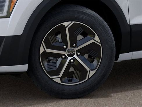 New 2025 Kia Niro LX image 9