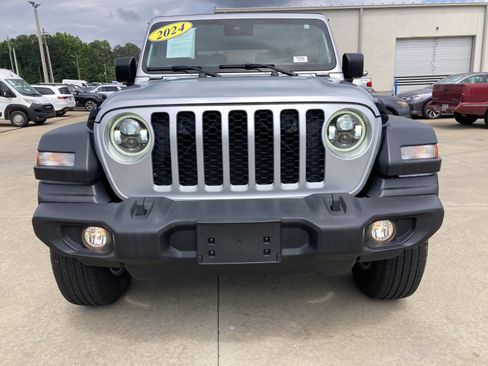 Used 2024 Jeep Wrangler Sport AWD/4WD image 4