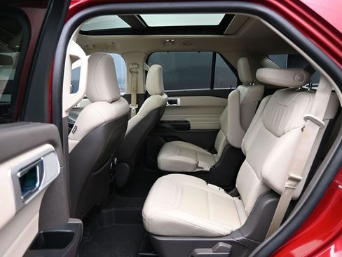 Used 2020 Ford Explorer Platinum w/ Premium Technology Package AWD/4WD image 26