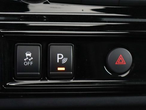 Used 2021 Nissan Titan PRO-4X w/ Pro-4x Convenience Package image 39