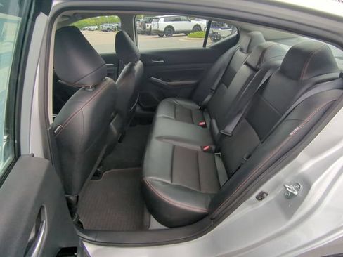 Used 2024 Nissan Altima 2.5 SR FWD image 32
