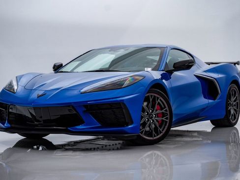 Used 2025 Chevrolet Corvette Stingray Premium Cpe w/ Z51 Performance Package RWD image 1