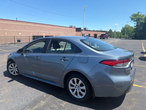 Used 2023 Toyota Corolla LE w/ Carpet Mat Package (TMS) FWD image 5