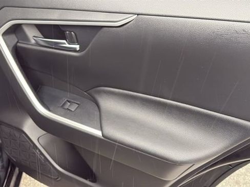 Certified 2020 Toyota RAV4 XLE Premium image 31