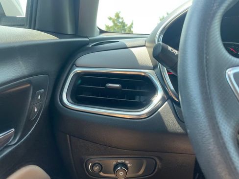 Used 2021 Chevrolet Equinox LT FWD image 12