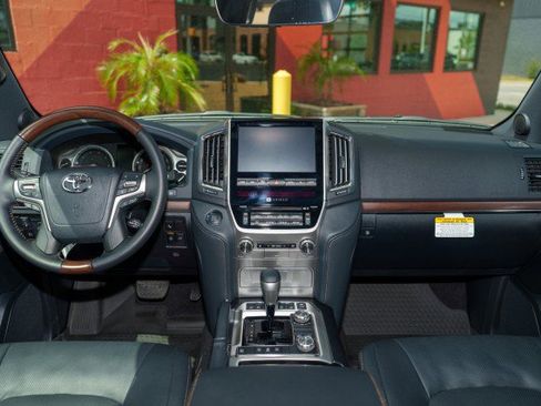 Used 2020 Toyota Land Cruiser Heritage Edition AWD/4WD image 13