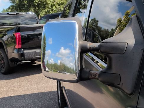Used 2004 Nissan Titan LE w/ (Tow) Big Tow Pkg RWD image 12