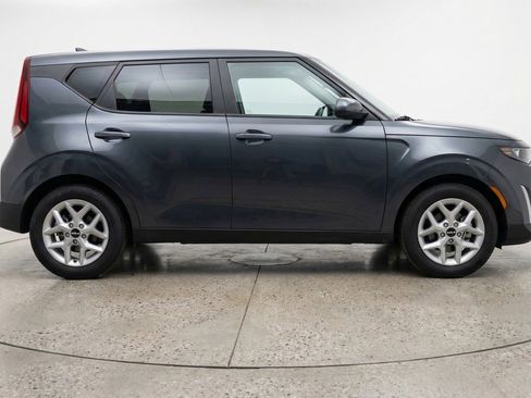 Used 2025 Kia Soul LX w/ LX Technology Package FWD image 11