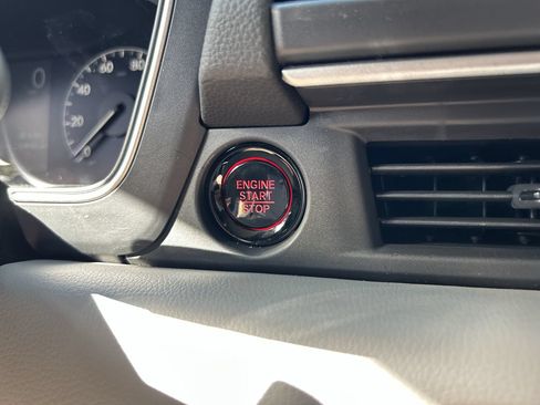 Certified 2025 Honda Pilot Touring image 29