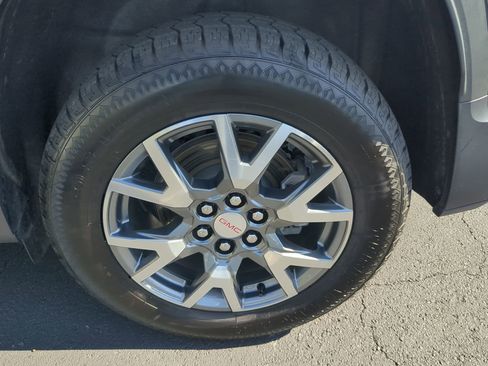 Used 2023 GMC Acadia SLT image 34