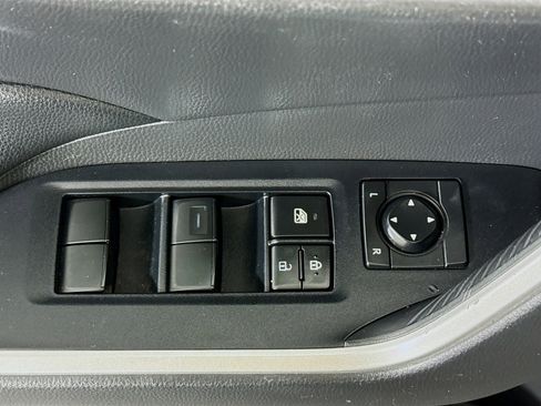 Used 2020 Toyota RAV4 LE image 23