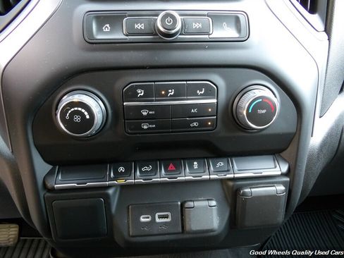 Used 2022 Chevrolet Silverado 1500 Custom w/ Safety Confidence Package AWD/4WD image 19