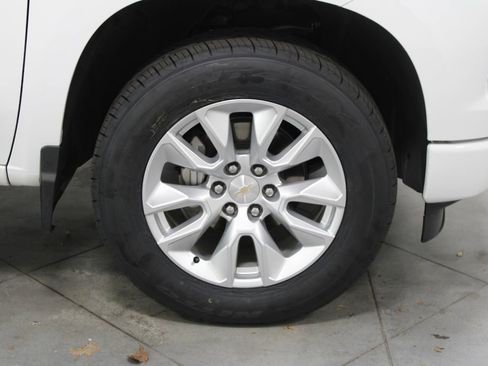 Used 2024 Chevrolet Silverado 1500 Custom image 13