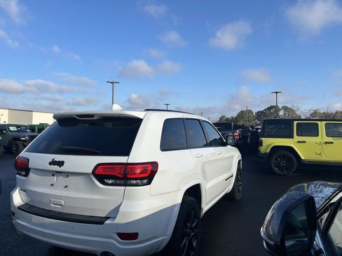 Used 2018 Jeep Grand Cherokee Altitude image 7