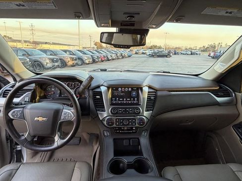Used 2020 Chevrolet Suburban LT image 3