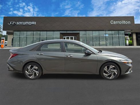 Certified 2025 Hyundai Elantra Sport FWD image 4
