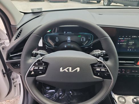 New 2025 Kia Niro SX image 23