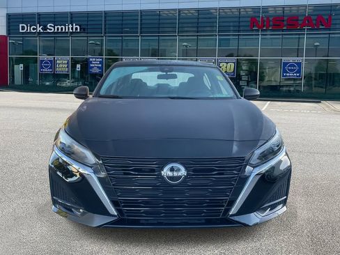 Used 2024 Nissan Altima 2.5 SV image 2