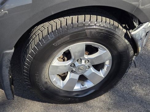 Used 2010 Nissan Frontier SE image 10