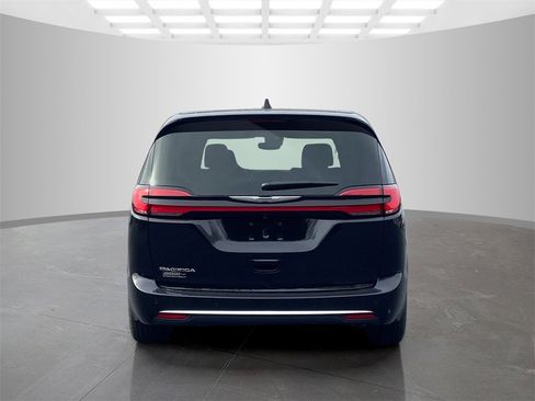 New 2026 Chrysler Pacifica Select image 8