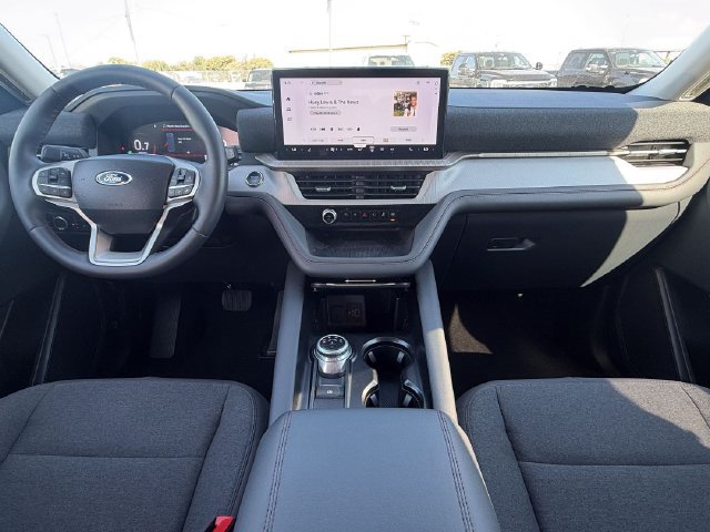 Used 2025 Ford Explorer Active RWD image 17