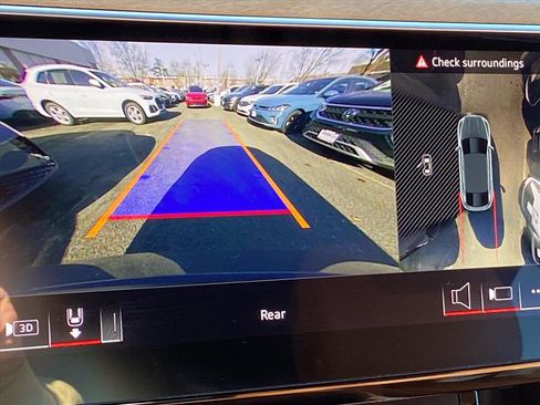 Used 2024 Audi Q8 e-tron Premium Plus image 17