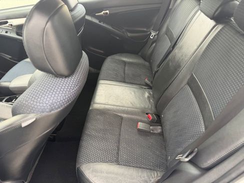 Used 2009 Pontiac Vibe GT FWD image 16