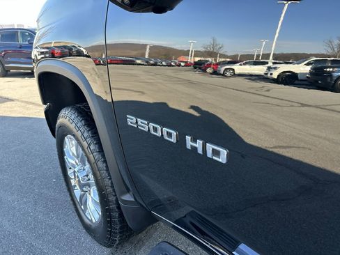 Used 2022 Chevrolet Silverado 2500 High Country w/ Z71 Off-Road Package image 13
