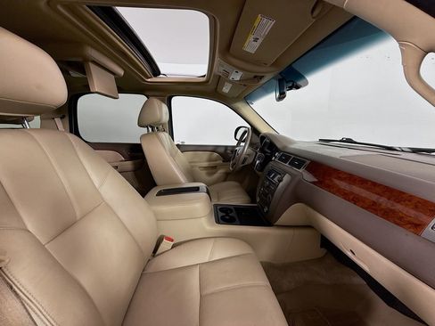 Used 2010 GMC Yukon SLT w/ SLT-2 Equipment Package image 31