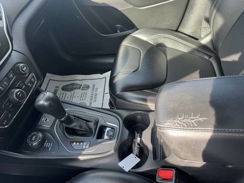 Used 2019 Jeep Cherokee Latitude Plus w/ Cold Weather Group image 14