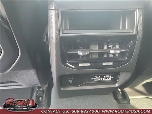 Used 2023 Jeep Grand Cherokee Altitude image 30
