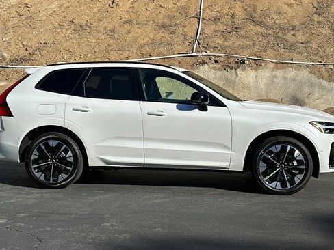 New 2026 Volvo XC60 B5 Plus w/ Climate Package image 4