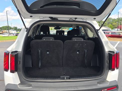 Used 2023 Kia Sorento LX AWD/4WD image 14