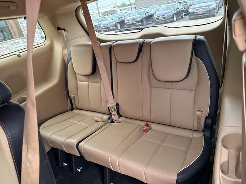 Used 2021 Kia Sedona EX image 11
