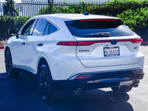 Certified 2024 Toyota Venza Nightshade image 5