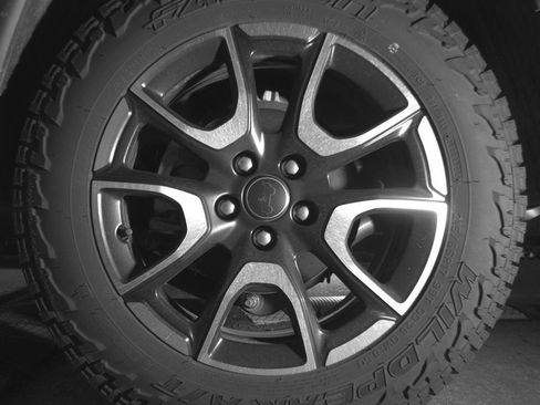 Used 2025 Jeep Compass Trailhawk image 14