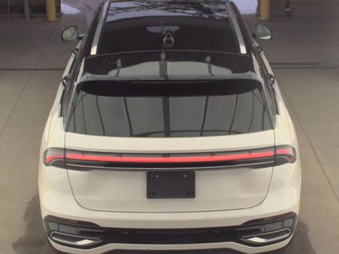 Used 2024 Lincoln Nautilus Reserve image 5