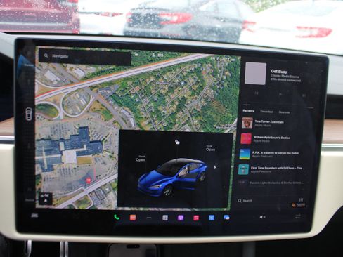 Used 2021 Tesla Model S Plaid image 18