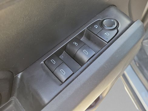 Used 2023 Chevrolet Colorado LT w/ LT Convenience Package II RWD image 13
