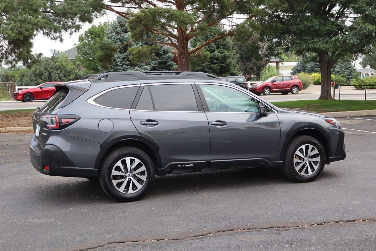 Used 2023 Subaru Outback Premium AWD/4WD image 4