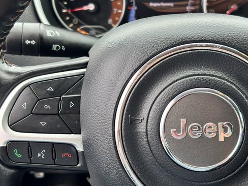 Used 2018 Jeep Compass Latitude w/ Popular Equipment Group FWD image 19