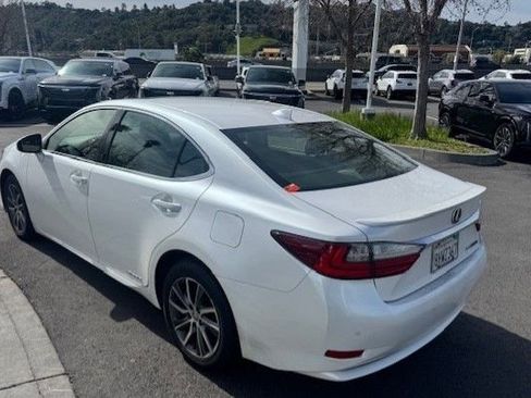 Used 2016 Lexus ES 300h w/ Navigation System Package image 8