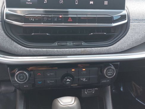 Used 2024 Jeep Compass Latitude AWD/4WD image 22