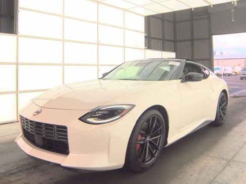 Certified 2025 Nissan Z Performance w/ Floor Mat Package RWD image 2