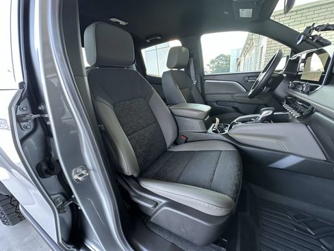 Used 2024 Chevrolet Colorado ZR2 w/ Safety Package AWD/4WD image 26