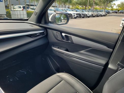 Used 2025 Buick Enclave Preferred AWD/4WD image 19