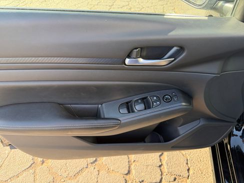 Used 2025 Nissan Altima 2.5 SV FWD image 13