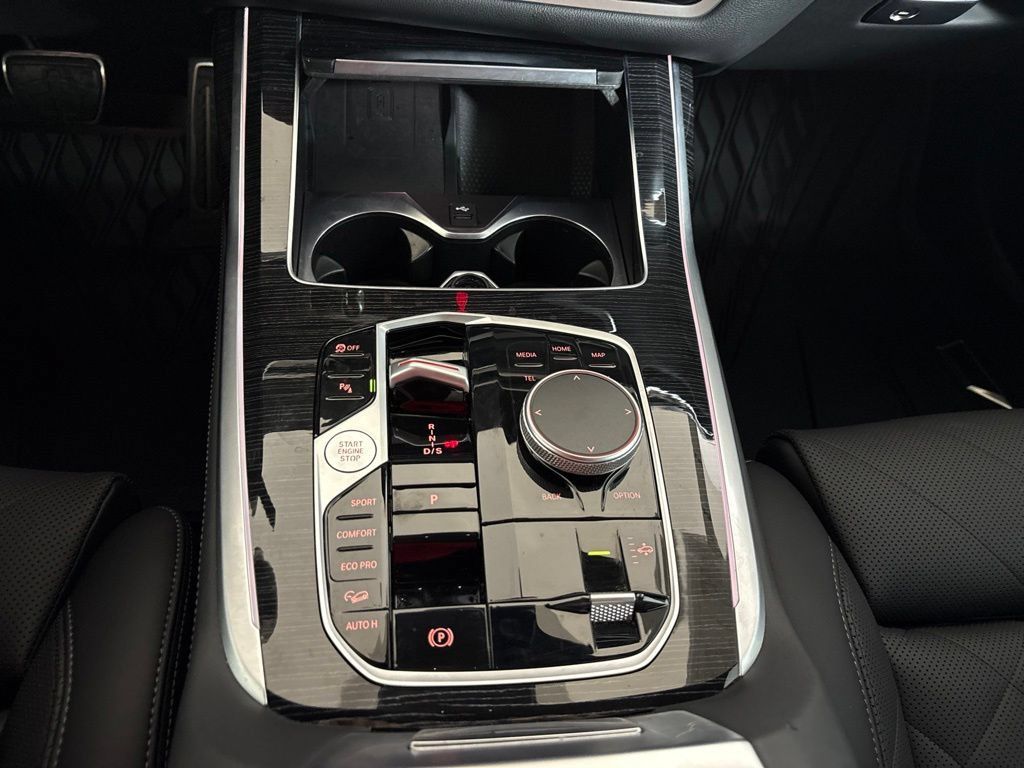Certified 2026 BMW X7 xDrive40i w/ M Sport Package AWD/4WD image 13