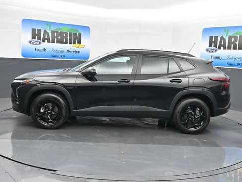 New 2026 Chevrolet Trax LT w/ Driver Confidence Package FWD image 2